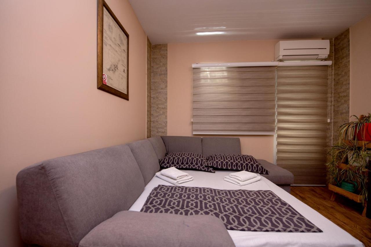 Traveler Apartment Split