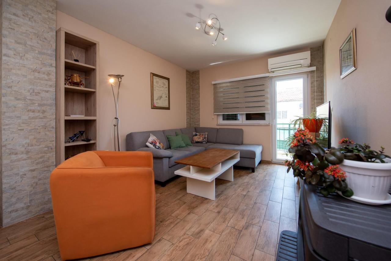 Traveler Apartment Split